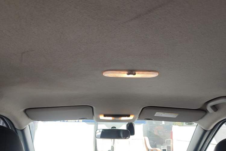 Used Nissan Kicks 2019 1.5L CVT Smart Connect Luxury Edition Headliner