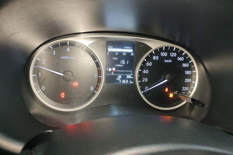 Used Nissan Kicks 2019 1.5L Manual Cool Edition Instrument Cluster