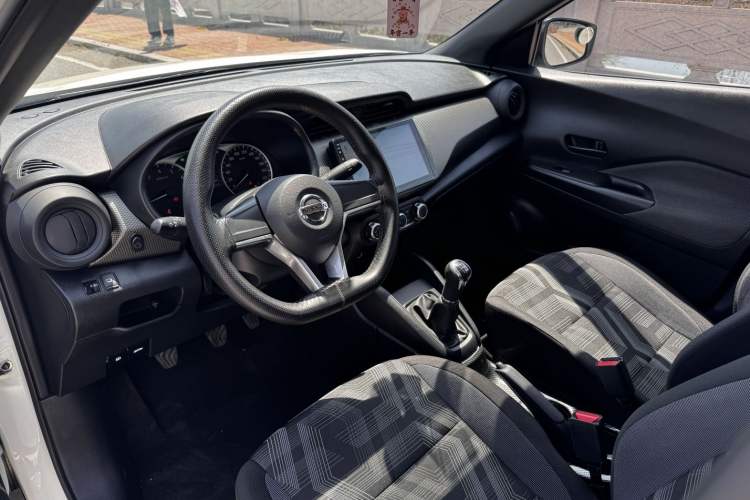 Used Nissan Kicks 2019 1.5L Manual Cool Edition Interior 1