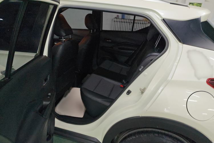 Used Nissan Kicks 2019 1.5L CVT Smart Connect Luxury Edition Interior 1