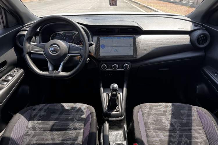 Used Nissan Kicks 2019 1.5L Manual Cool Edition Interior 10