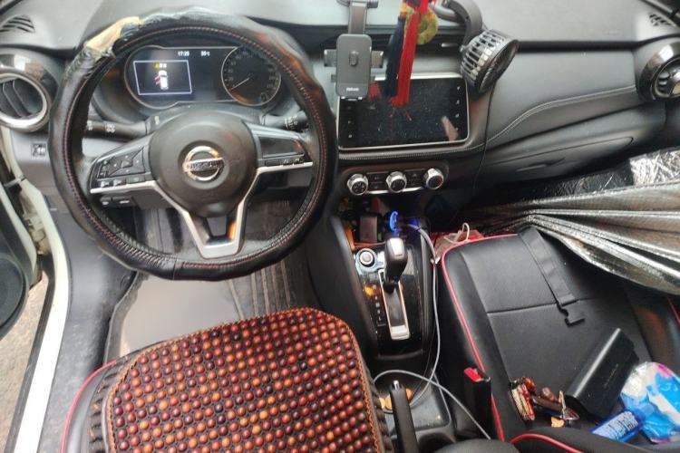 Used Nissan Kicks 2019 1.5L CVT Smart Connect Luxury Edition Interior 2