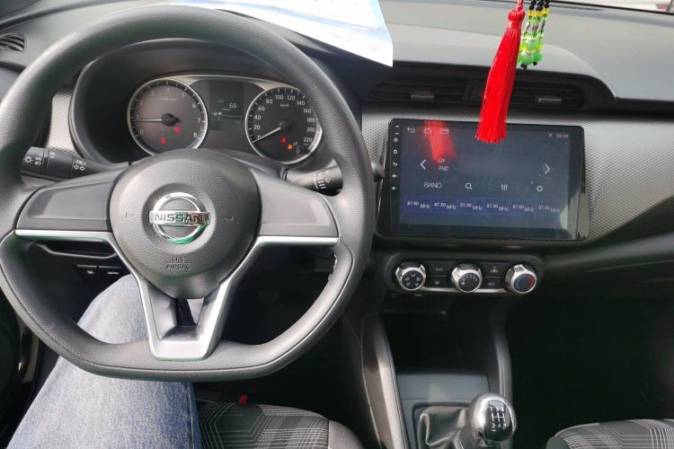 Used Nissan Kicks 2019 1.5L Manual Cool Edition Interior 2