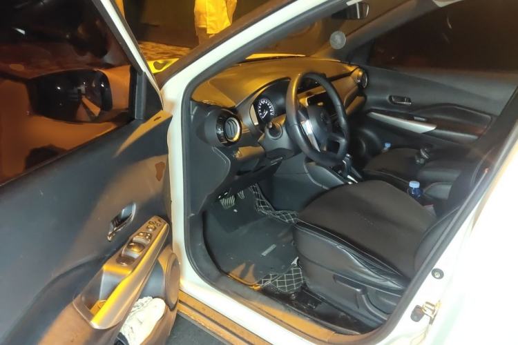 Used Nissan Kicks 2019 1.5L CVT Smart Connect Luxury Edition Interior 3