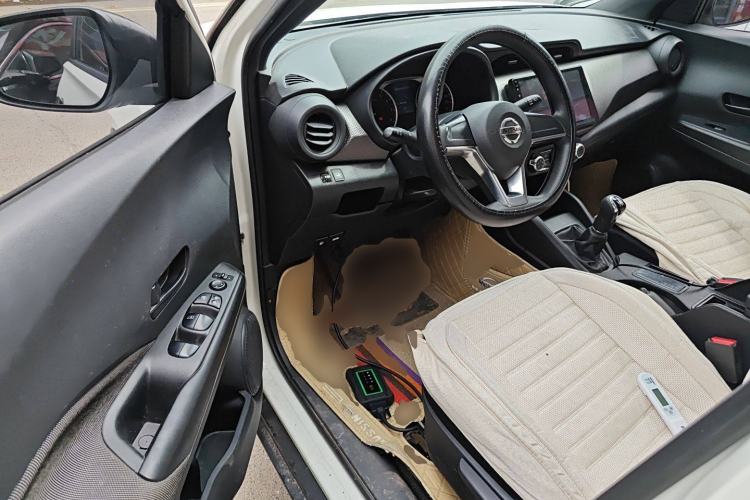Used Nissan Kicks 2019 1.5L Manual Cool Edition Interior 3