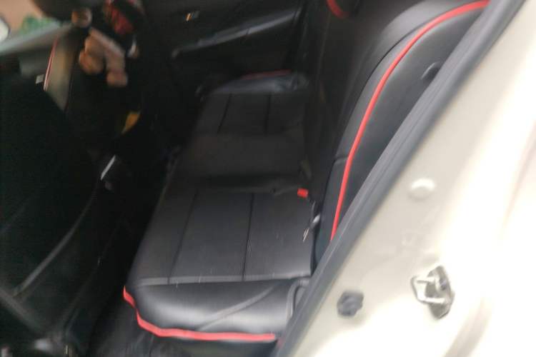 Used Nissan Kicks 2019 1.5L CVT Smart Connect Luxury Edition Interior 4