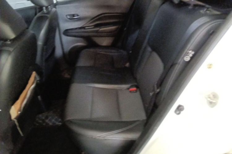 Used Nissan Kicks 2019 1.5L CVT Smart Connect Luxury Edition Interior 5