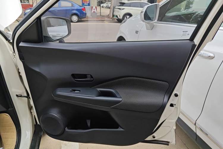Used Nissan Kicks 2019 1.5L Manual Cool Edition Interior 5