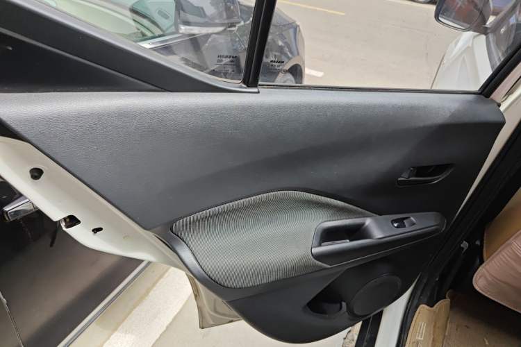Used Nissan Kicks 2019 1.5L Manual Cool Edition Interior 8