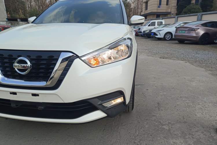 Used Nissan Kicks 2019 1.5L CVT Smart Connect Luxury Edition Left Front Headlight
