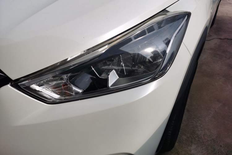 Used Nissan Kicks 2019 1.5L Manual Cool Edition Left Front Headlight