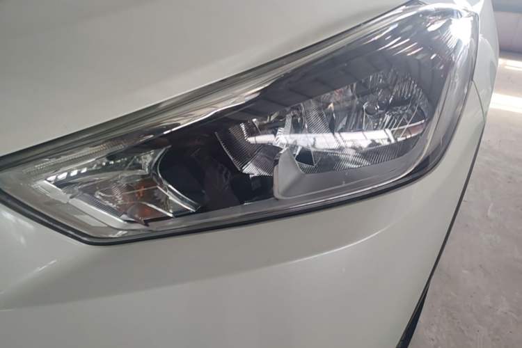 Used Nissan Kicks 2019 1.5L CVT Cool Enjoy Edition Left Front Headlight