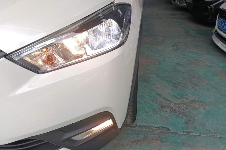 Used Nissan Kicks 2019 1.5L CVT Cool Enjoy Edition Left Front Headlight