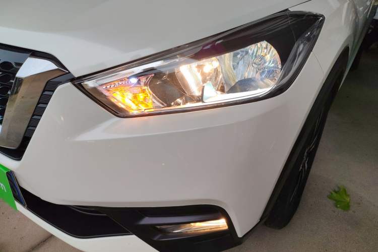 Used Nissan Kicks 2019 1.5L CVT Smart Connect Luxury Edition Left Front Headlight