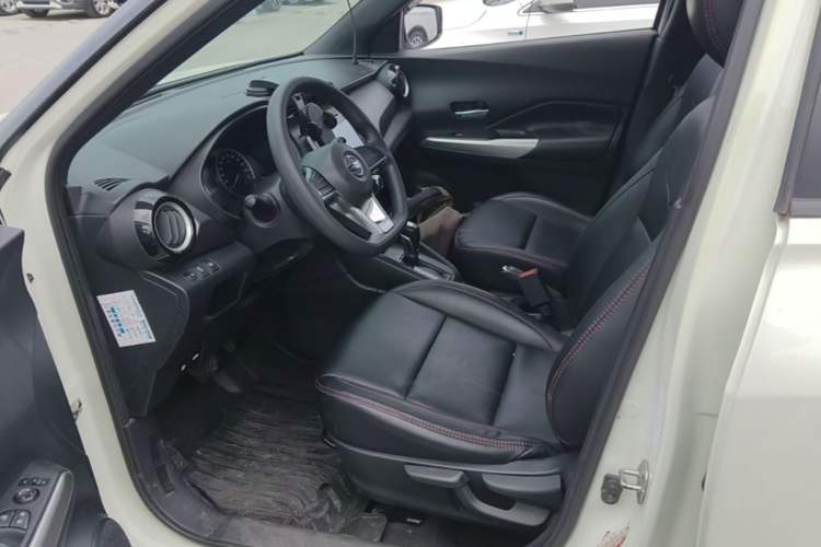 Used Nissan Kicks 2019 1.5L CVT Cool Enjoy Edition Left Front Seat