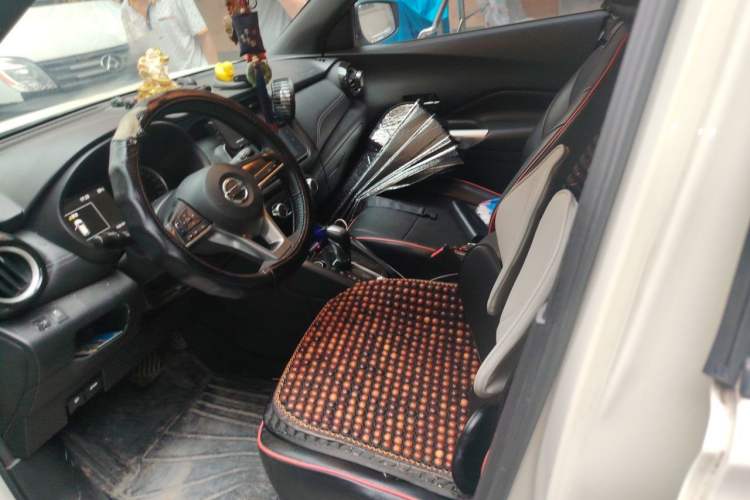 Used Nissan Kicks 2019 1.5L CVT Smart Connect Luxury Edition Left Front Seat