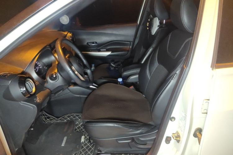 Used Nissan Kicks 2019 1.5L CVT Smart Connect Luxury Edition Left Front Seat