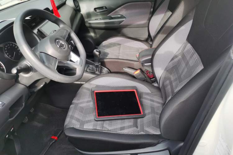 Used Nissan Kicks 2019 1.5L Manual Cool Edition Left Front Seat