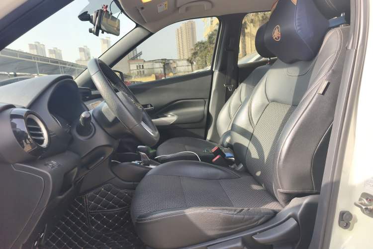 Used Nissan Kicks 2019 1.5L CVT Smart Connect Luxury Edition Left Front Seat