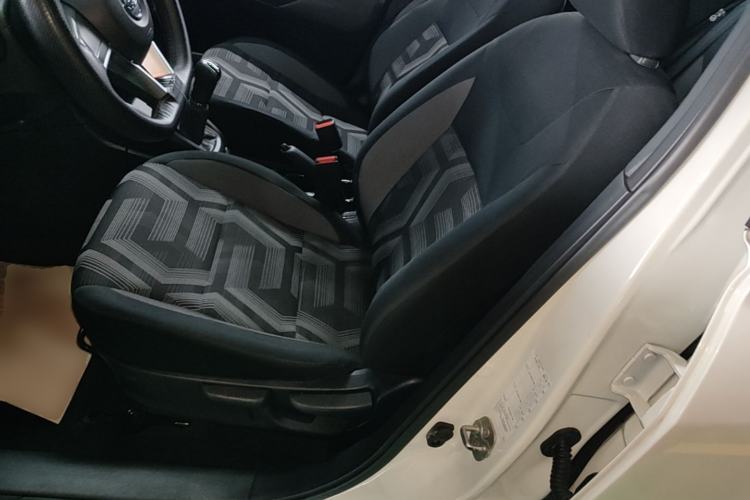 Used Nissan Kicks 2019 1.5L Manual Cool Edition Left Front Seat
