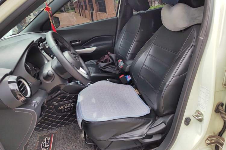 Used Nissan Kicks 2019 1.5L CVT Smart Connect Luxury Edition Left Front Seat