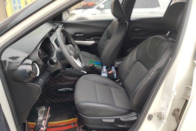 Used Nissan Kicks 2019 1.5L CVT Smart Connect Luxury Edition Left Front Seat