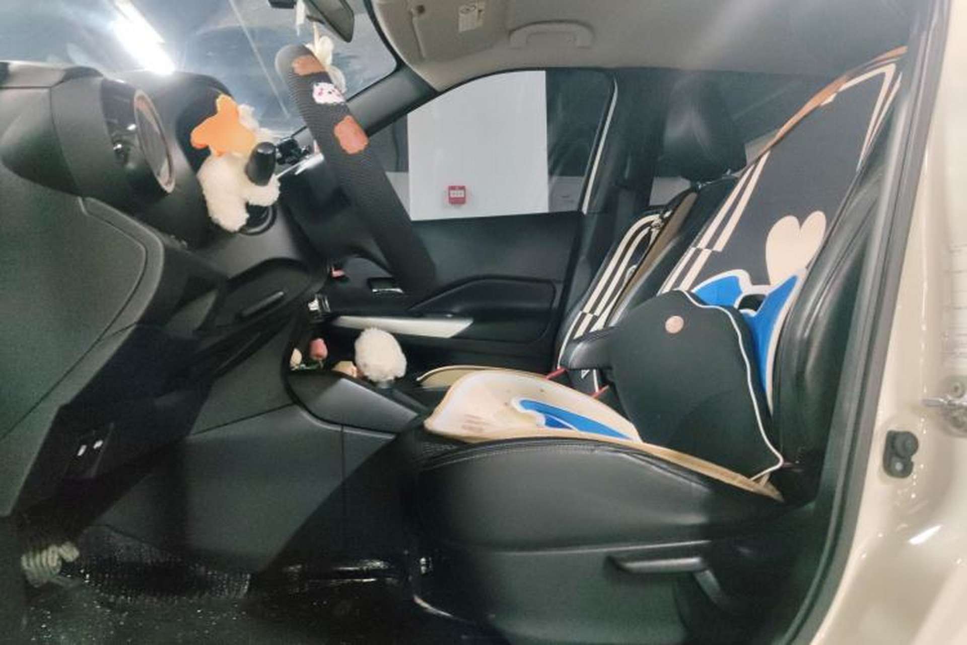 Used Nissan Kicks 2019 1.5L CVT Smart Connect Luxury Edition Left Front Seat