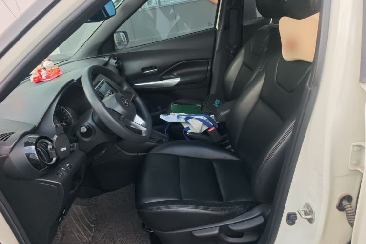 Used Nissan Kicks 2019 1.5L CVT Cool Enjoy Edition Left Front Seat