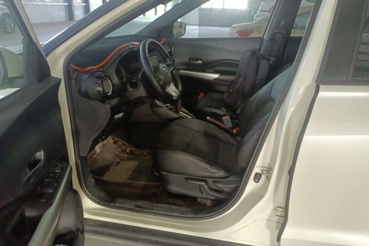 Used Nissan Kicks 2019 1.5L CVT Smart Connect Luxury Edition Left Front Seat