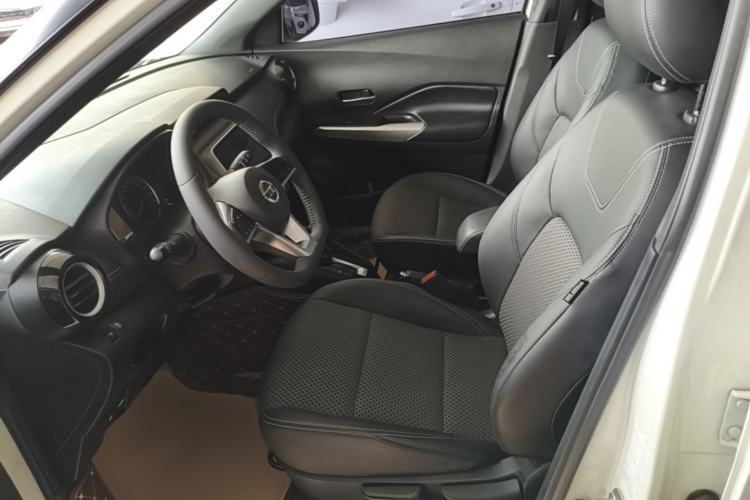 Used Nissan Kicks 2019 1.5L CVT Smart Connect Luxury Edition Left Front Seat