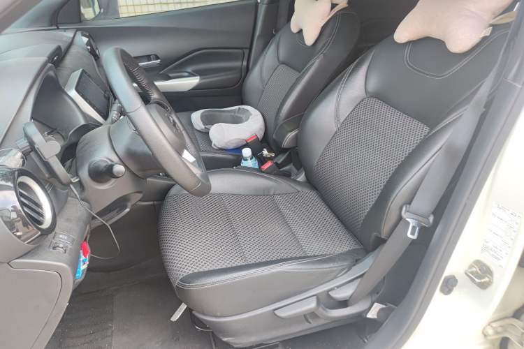 Used Nissan Kicks 2019 1.5L CVT Smart Connect Luxury Edition Left Front Seat