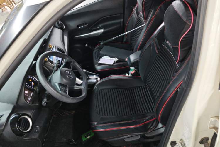 Used Nissan Kicks 2019 1.5L CVT Smart Connect Luxury Edition Left Front Seat