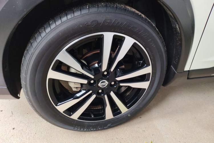 Used Nissan Kicks 2019 1.5L CVT Smart Connect Luxury Edition Left Front Wheel Hub