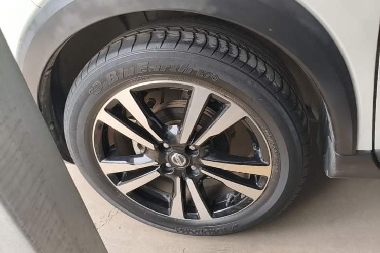Used Nissan Kicks 2019 1.5L CVT Smart Connect Luxury Edition Left Front Wheel Hub