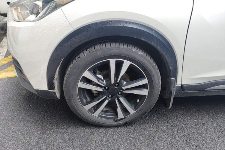Used Nissan Kicks 2019 1.5L CVT Smart Connect Luxury Edition Left Front Wheel Hub