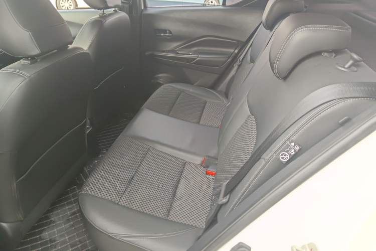 Used Nissan Kicks 2019 1.5L CVT Smart Connect Luxury Edition Left Rear Seat