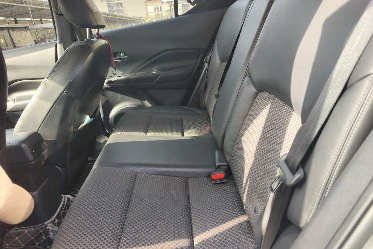Used Nissan Kicks 2019 1.5L CVT Smart Connect Luxury Edition Left Rear Seat