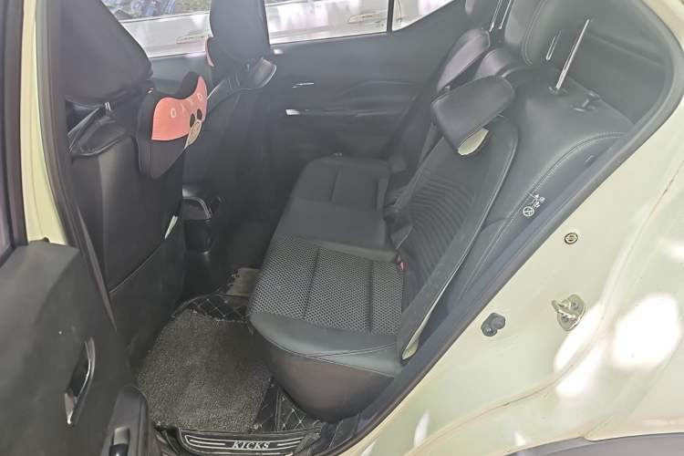 Used Nissan Kicks 2019 1.5L CVT Smart Connect Luxury Edition Left Rear Seat