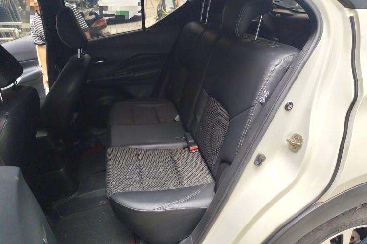 Used Nissan Kicks 2019 1.5L CVT Smart Connect Luxury Edition Left Rear Seat