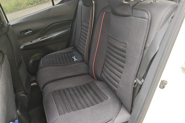 Used Nissan Kicks 2019 1.5L CVT Smart Connect Luxury Edition Left Rear Seat