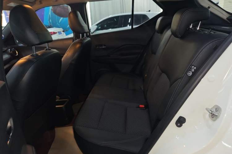 Used Nissan Kicks 2019 1.5L CVT Smart Connect Luxury Edition Left Rear Seat