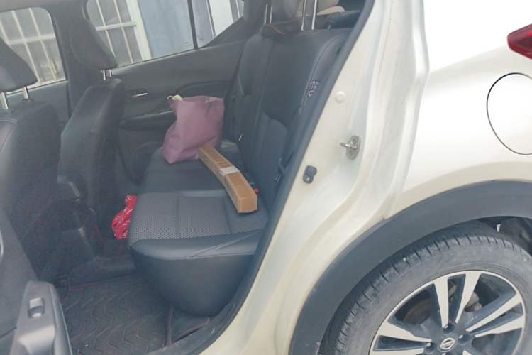 Used Nissan Kicks 2019 1.5L CVT Smart Connect Luxury Edition Left Rear Seat