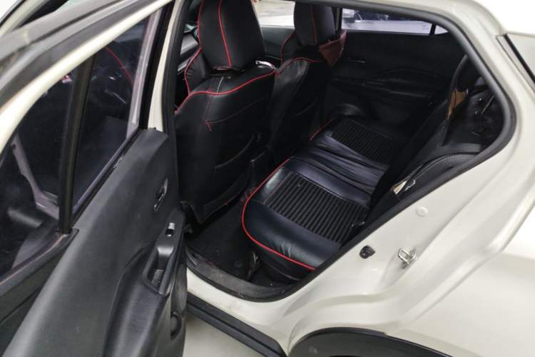 Used Nissan Kicks 2019 1.5L CVT Smart Connect Luxury Edition Left Rear Seat