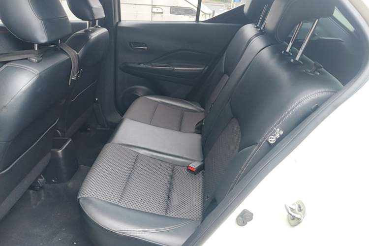Used Nissan Kicks 2019 1.5L CVT Smart Connect Luxury Edition Left Rear Seat