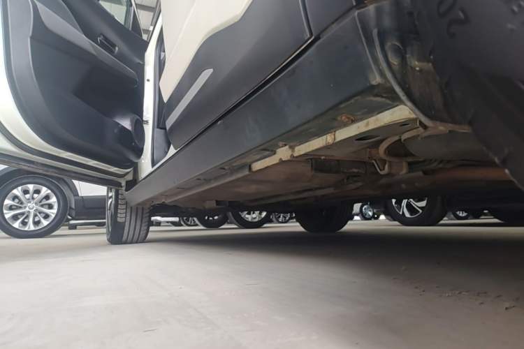 Used Nissan Kicks 2019 1.5L CVT Cool Enjoy Edition Left Side Sill