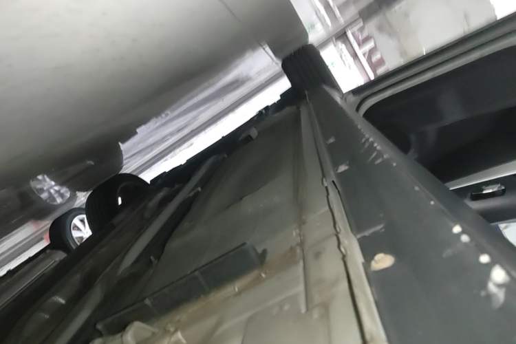 Used Nissan Kicks 2019 1.5L CVT Smart Connect Luxury Edition Left Side Sill