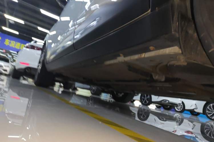 Used Nissan Kicks 2019 1.5L CVT Smart Connect Luxury Edition Left Side Sill