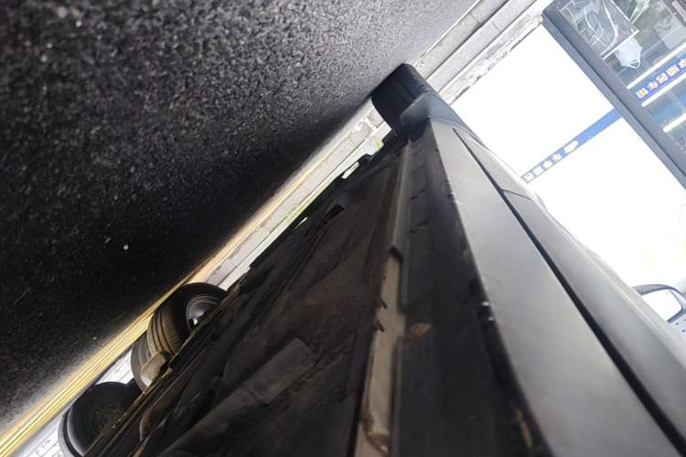 Used Nissan Kicks 2019 1.5L CVT Smart Connect Luxury Edition Left Side Sill