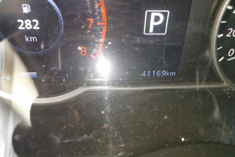 Used Nissan Kicks 2019 1.5L CVT Smart Connect Luxury Edition Odometer Close Up
