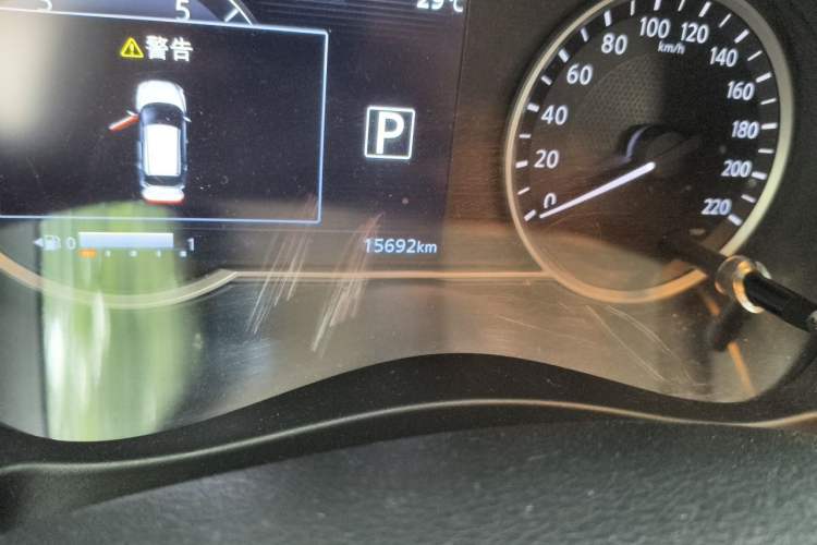 Used Nissan Kicks 2019 1.5L CVT Smart Connect Luxury Edition Odometer Close Up